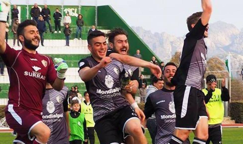 I baby sardi in campo ad Arzachena 
