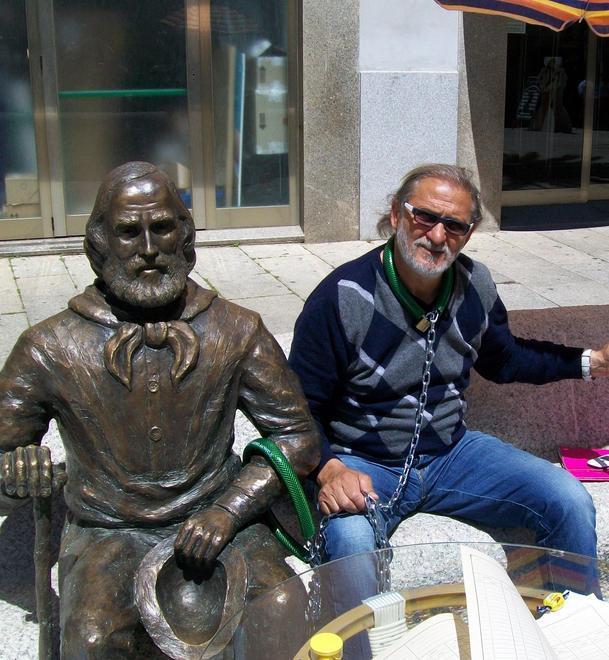 Si legò alla statua di Garibaldi quando il sindaco fermò la nave