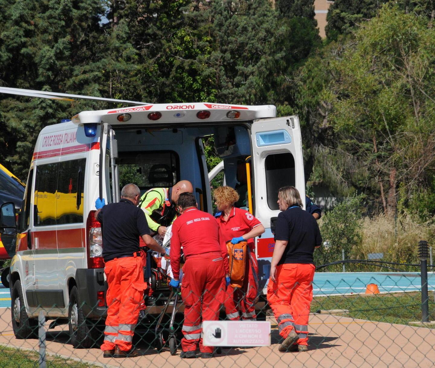 Cade dalla bici: grave ragazza di 18 anni