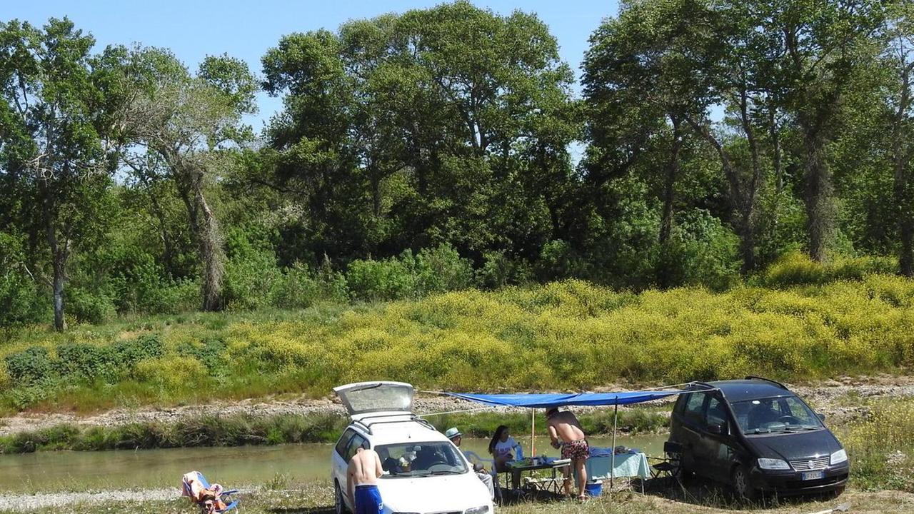 Party illegale nell’alveo dell’Albegna