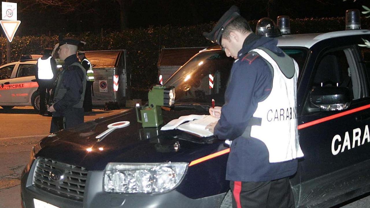 Fermato alla guida senza patente e dopo aver bevuto