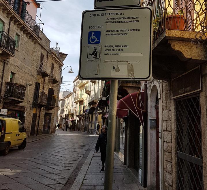 Gazebo e pedane nel centro storico? Non ci sono divieti 