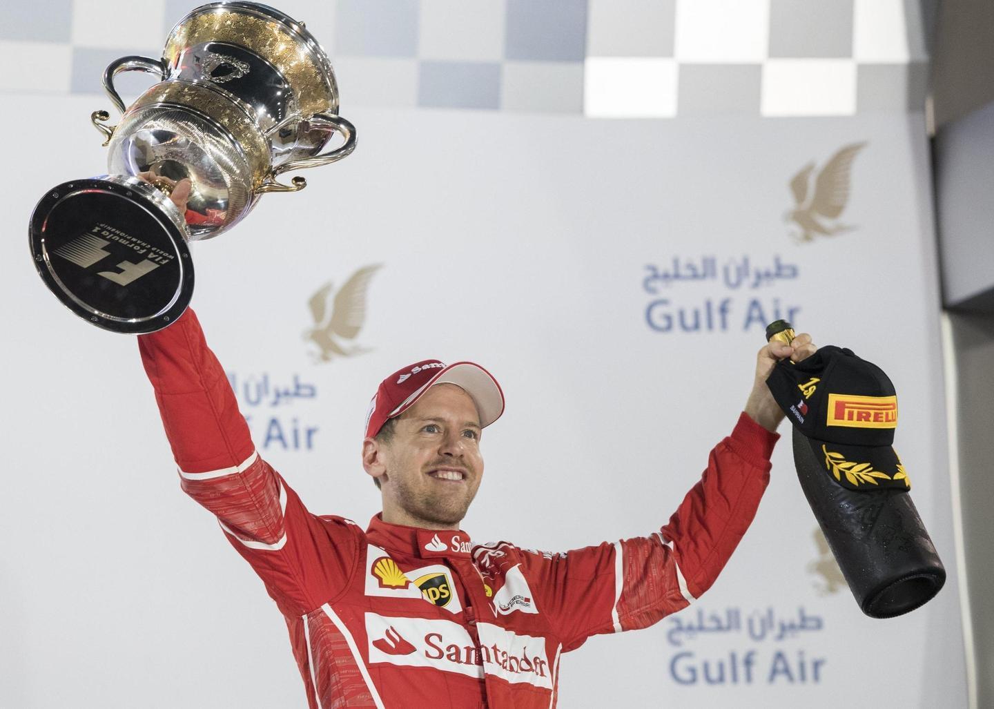 Vettel vince e la Ferrari crede nel titolo 