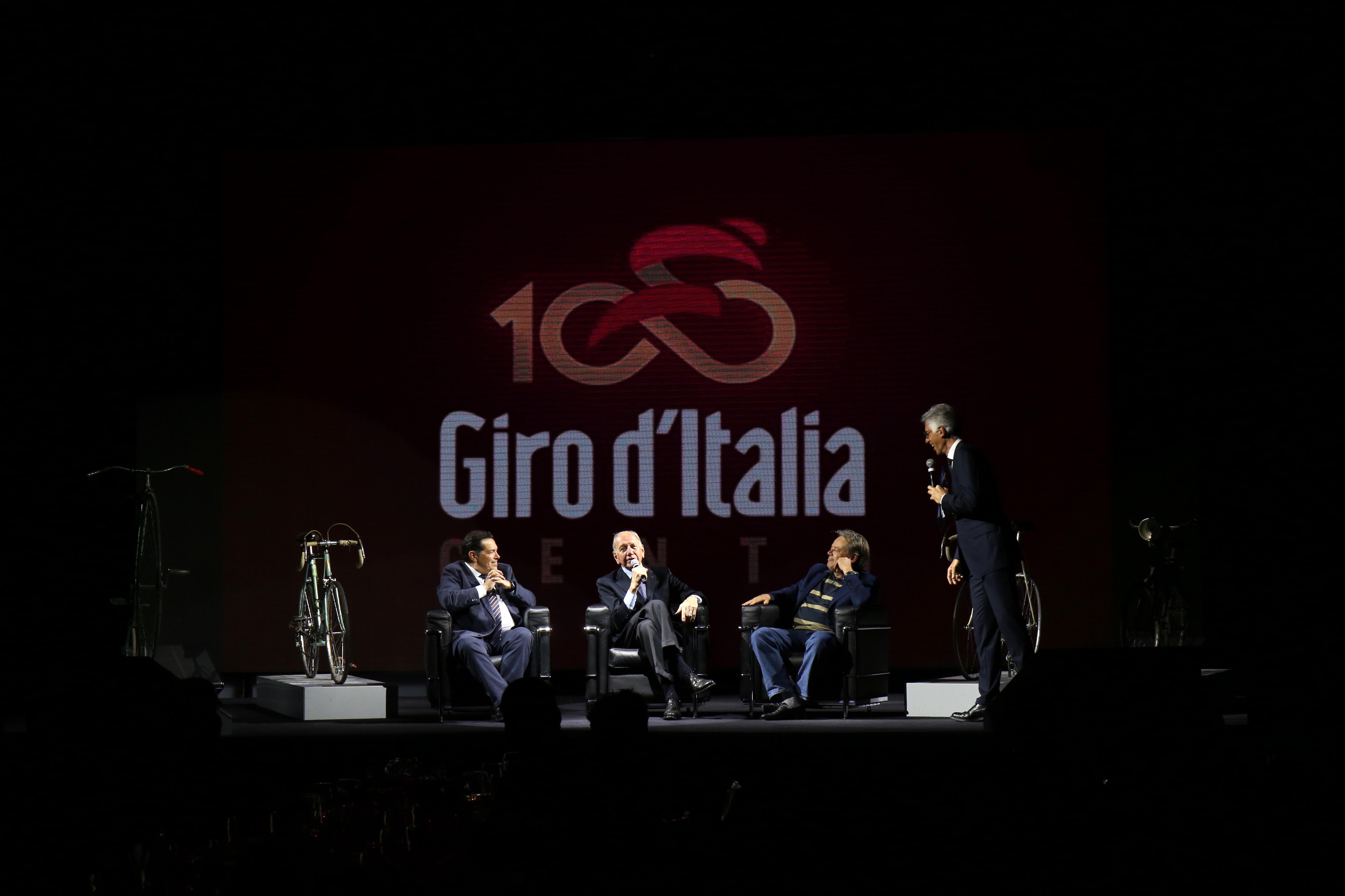 Tanti vip alla presentazione della tappa reggiana del Giro d'Italia 