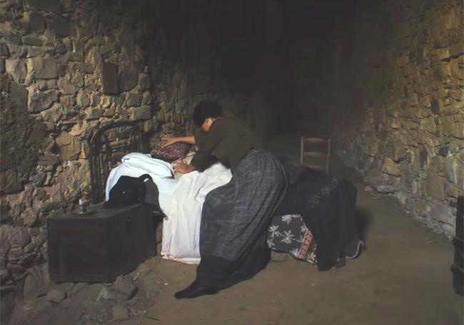 Una scena del film L'Accabadora di Enrico Pau