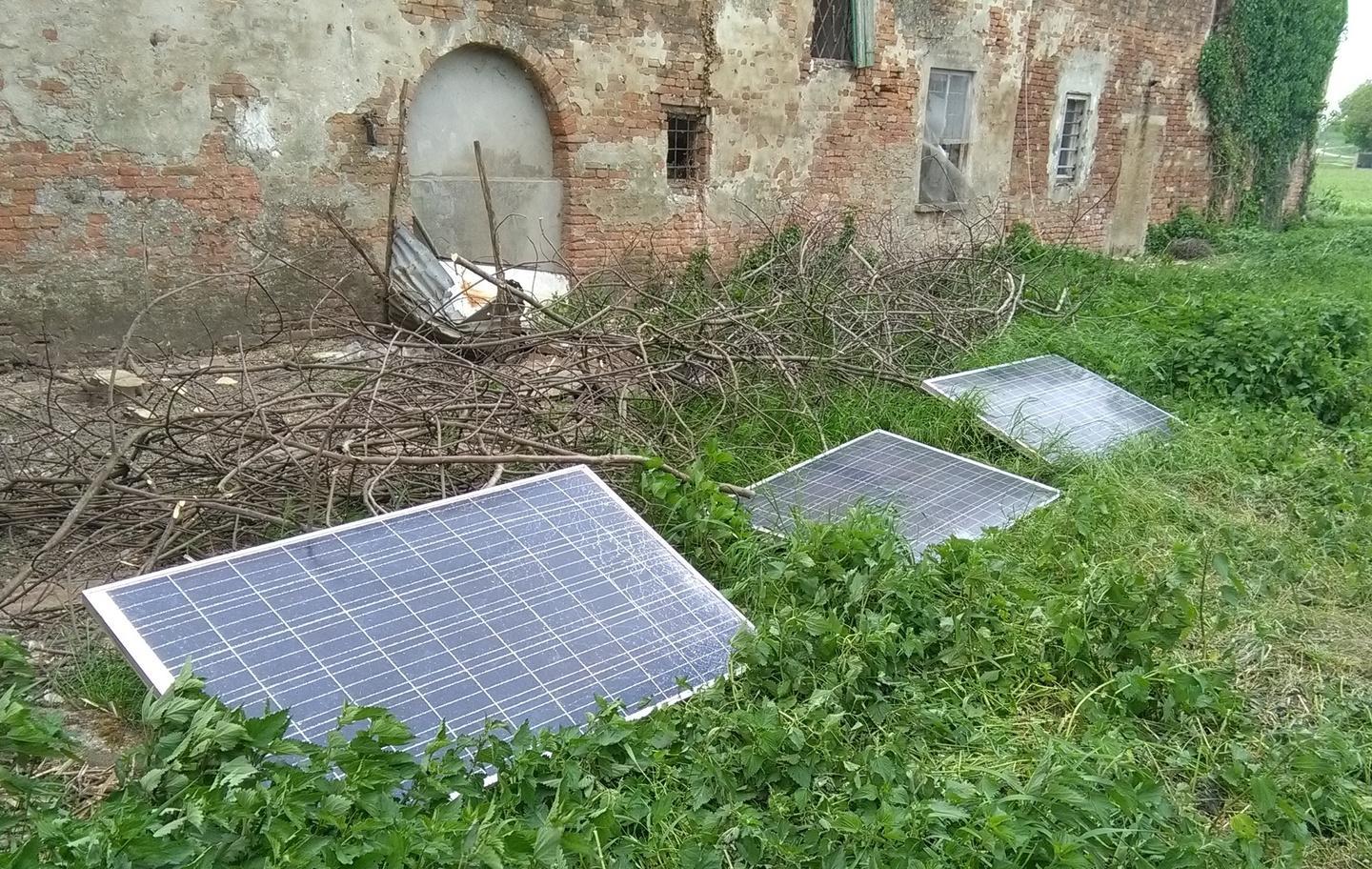 I ladri rubano 250 pannelli solari 
