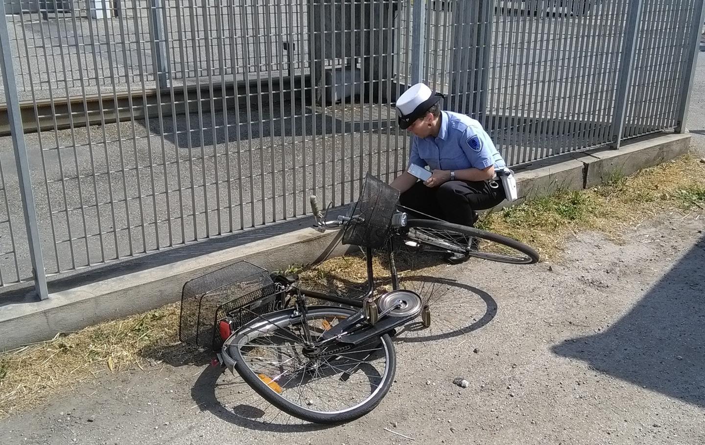 Fuori pericolo la ciclista investita 