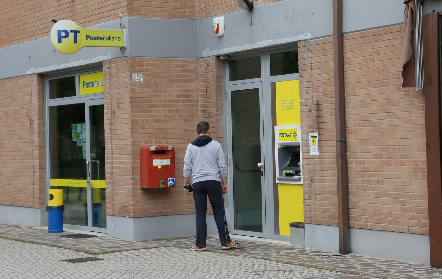 Lesignana, donna grida e mette in fuga il rapinatore  