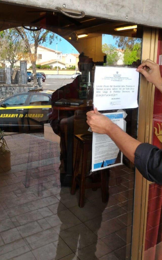 I sigilli messi dalla finanza al bar Hot Summer