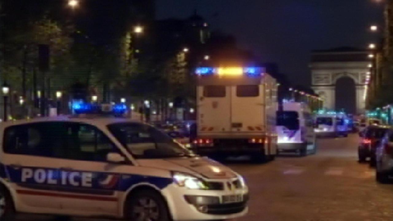 Parigi, sparatoria negli Champs Elysees: morti un poliziotto e l'aggressore. «Terrorismo» 