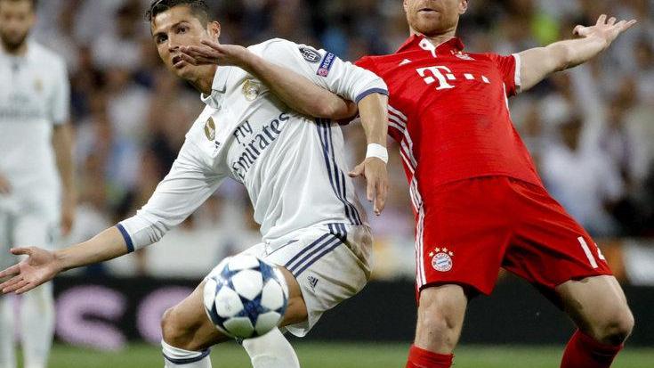 Ira Bayern contro l'arbitro Kassai Infuocato dopo-gara a Madrid