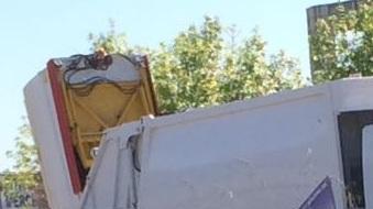 Carico e scarico di rifiuti in strada, la protesta