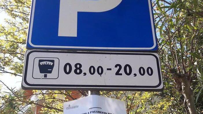 Anticipata la sosta a pagamento: è caos