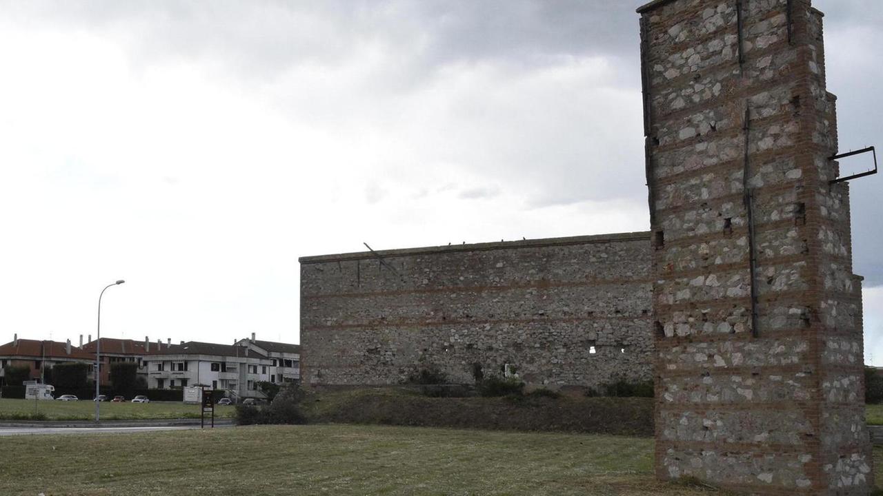 Sfalciatori all’opera Pulizia in via Clodia