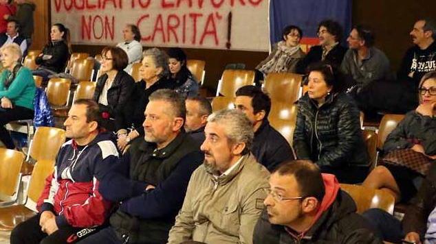 Maddalena, il costituzionalista arriva tra gli operai
