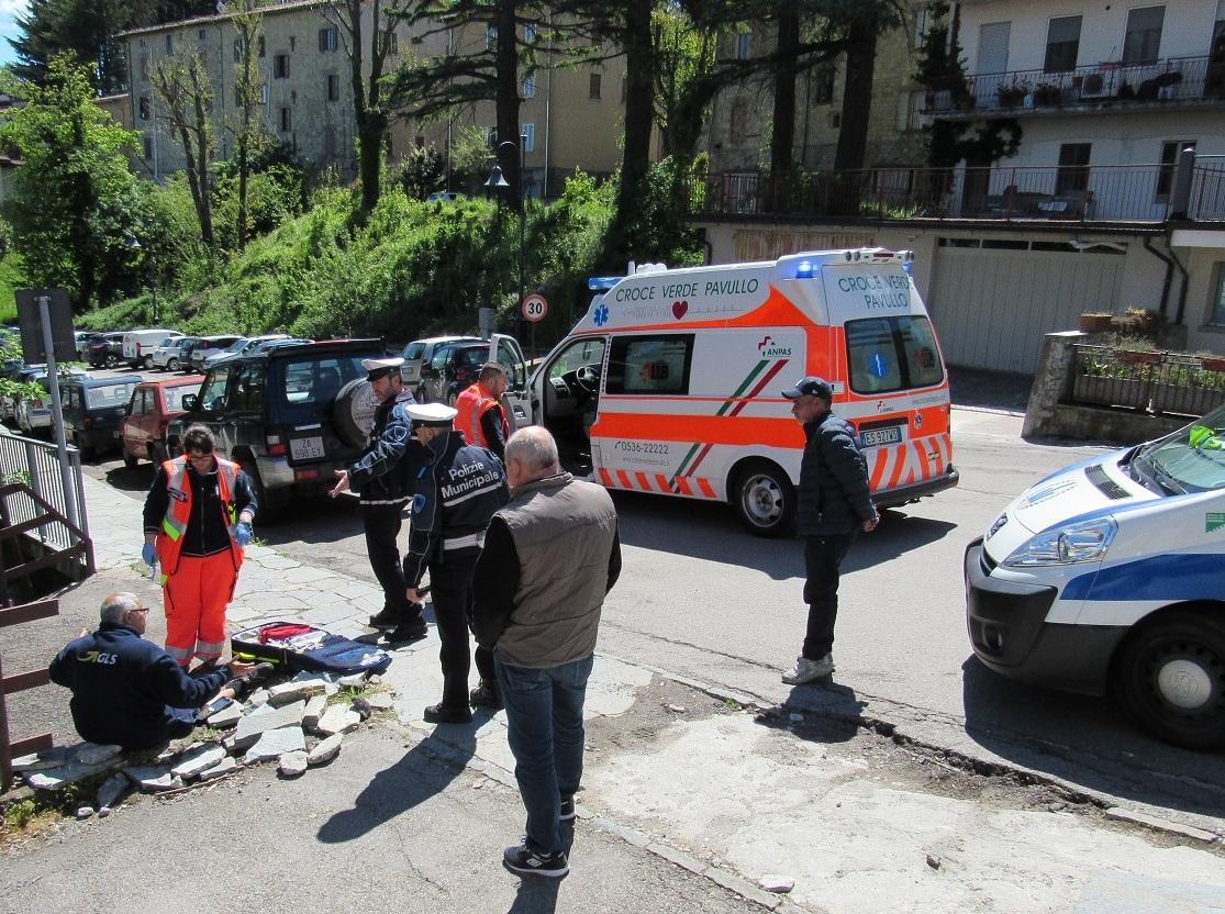 Serramazzoni, corriere travolto dal suo furgone  