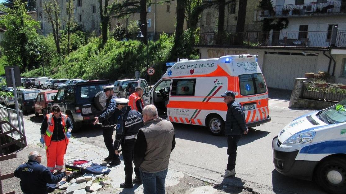 Serramazzoni, corriere travolto dal suo furgone