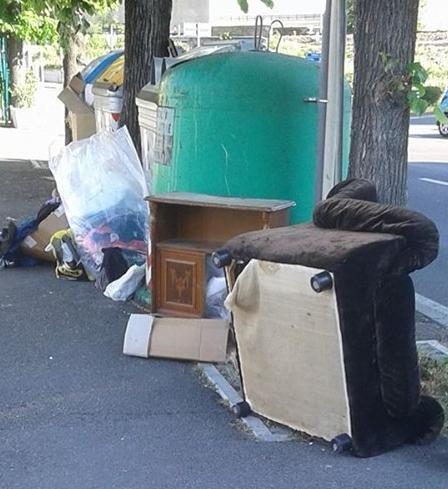 Cittadini chiedono sanzioni per chi abbandona i rifiuti 