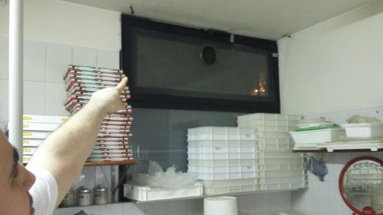 Ladro entra dalla finestra ruba fondocassa e Nutella