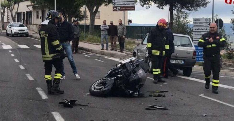 Scontro fra moto e auto centauro ricoverato a Nuoro