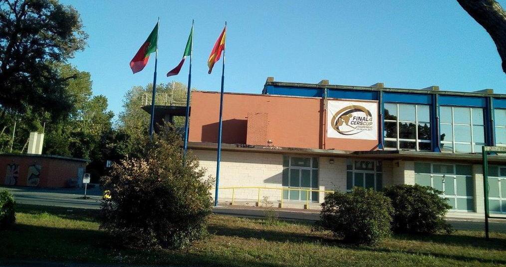 Le bandiere di Italia, Spagna e Portogallo al palasport