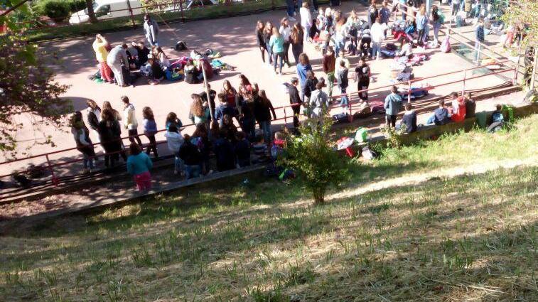 Il rientro in classe dopo le proteste Appello del sindaco