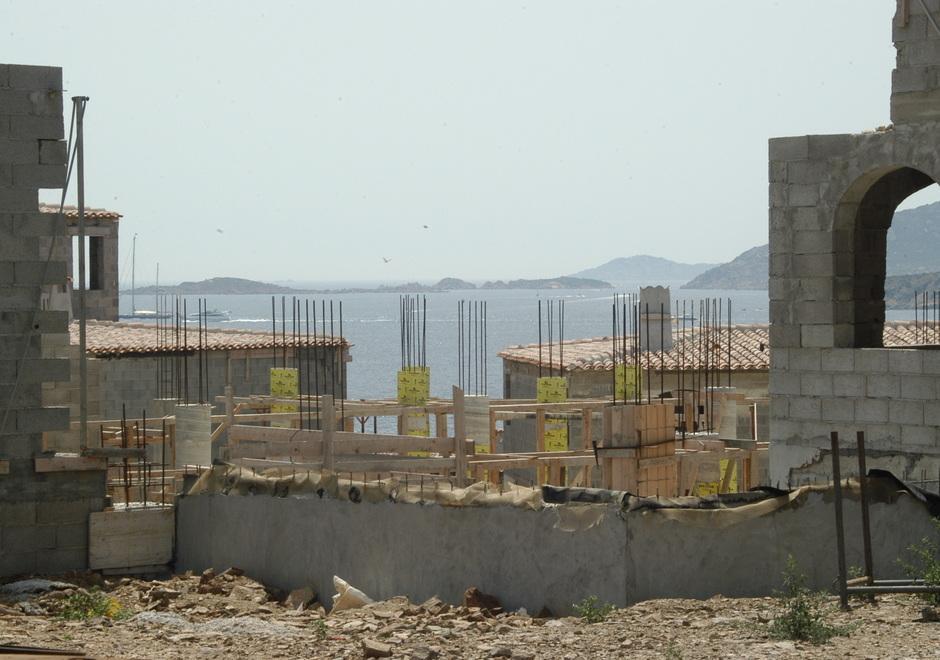 Ambientalisti all’attacco: no al cemento nell’isola 