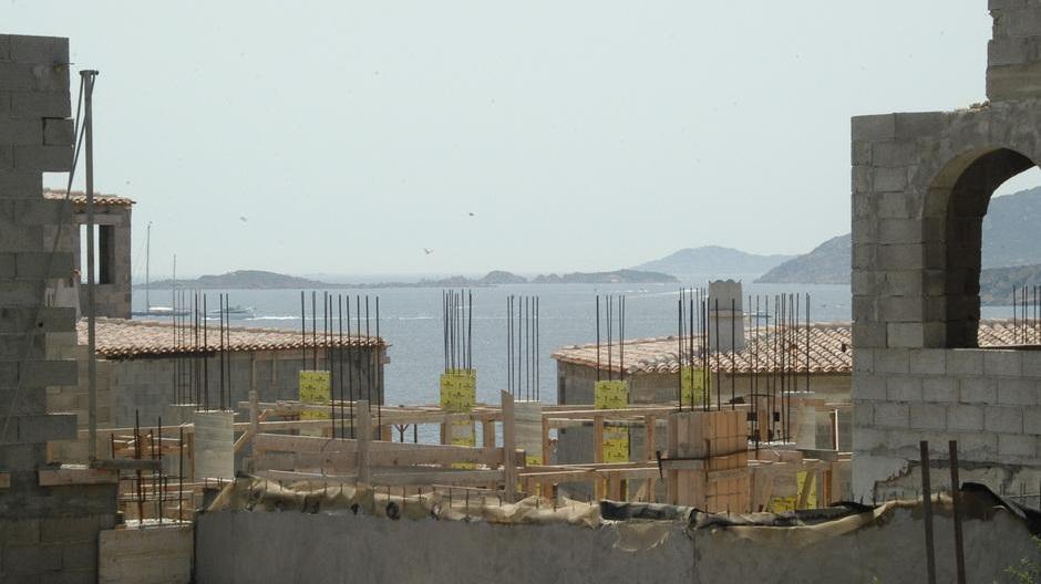 Ambientalisti all’attacco: no al cemento nell’isola 