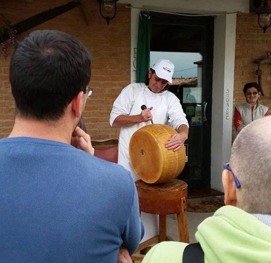 Week end alla scoperta del re dei formaggi con “Caseifici aperti” 