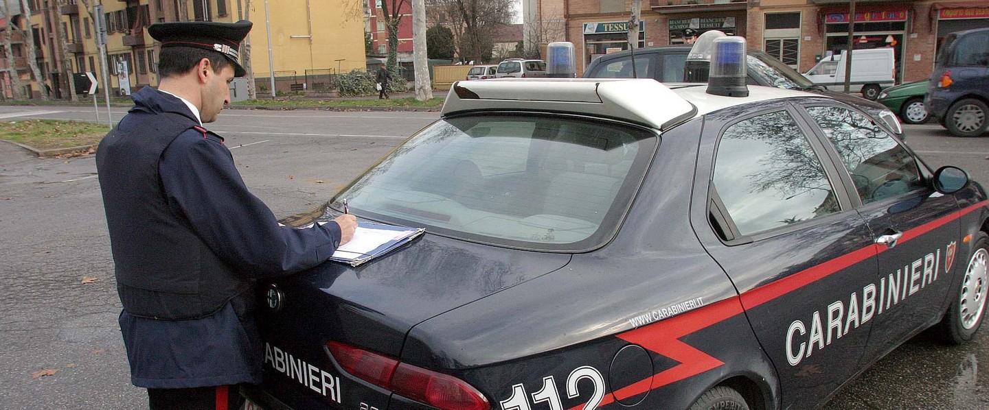 Cento, truffatori sulle strade fingono un incidente  