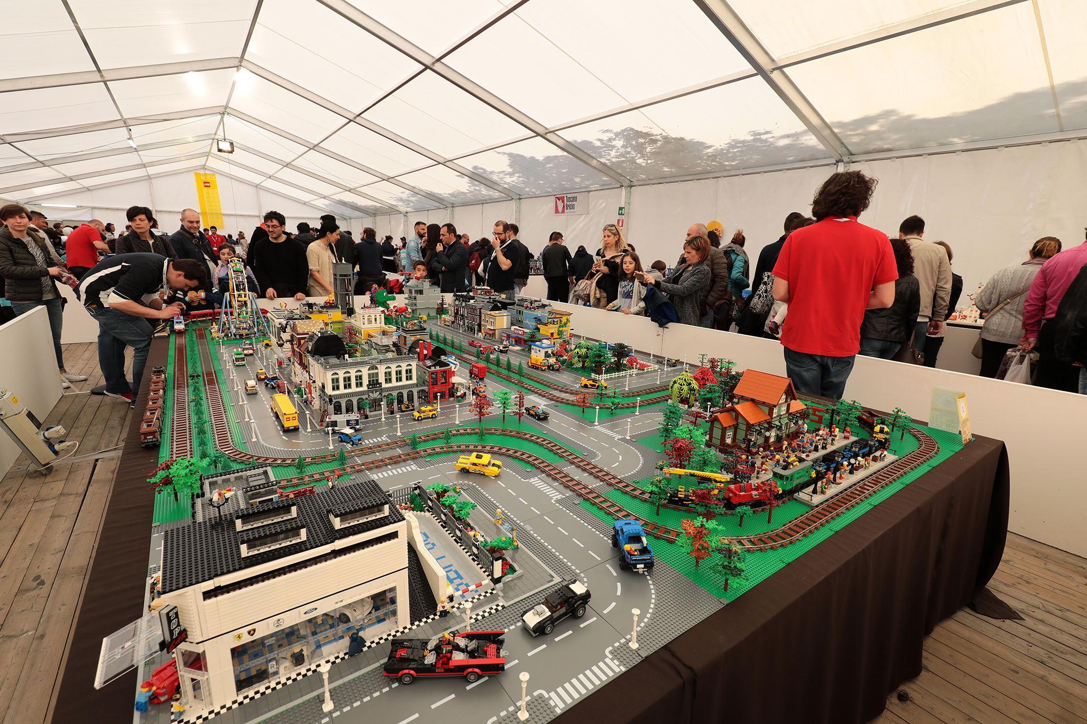 Mattoncini Lego, una delle maggiori attrazioni di Ludicomix (Foto agenzia Carlo Sestini)
