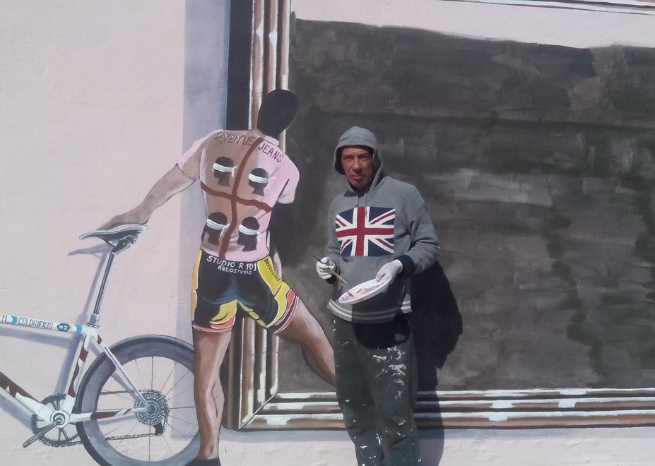 Un murale di tre metri per celebrare la Corsa rosa 