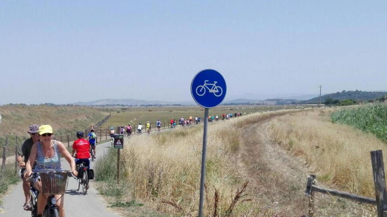 In sella alla bici per rifarsi gli occhi