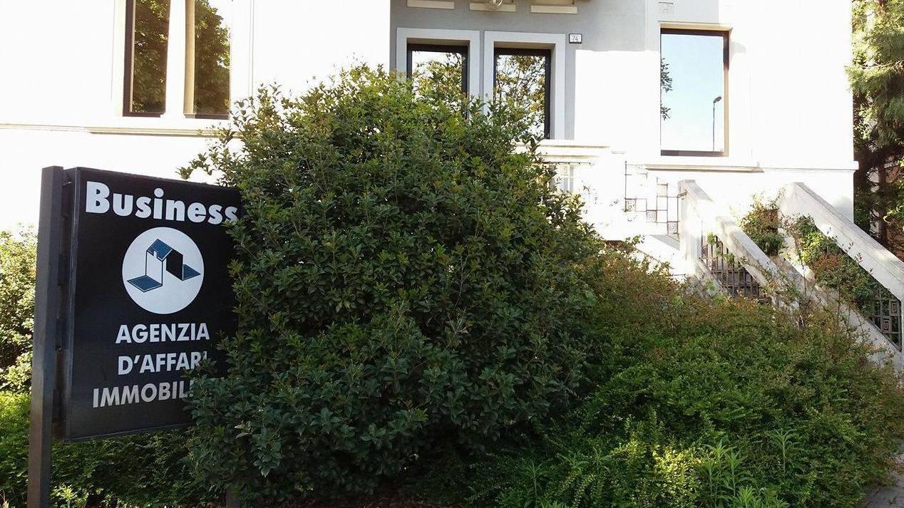 Assicurazione e agenzia immobiliare nel mirino dei ladri