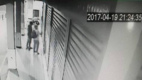 Imbrattano i muri, il filmato va sui social