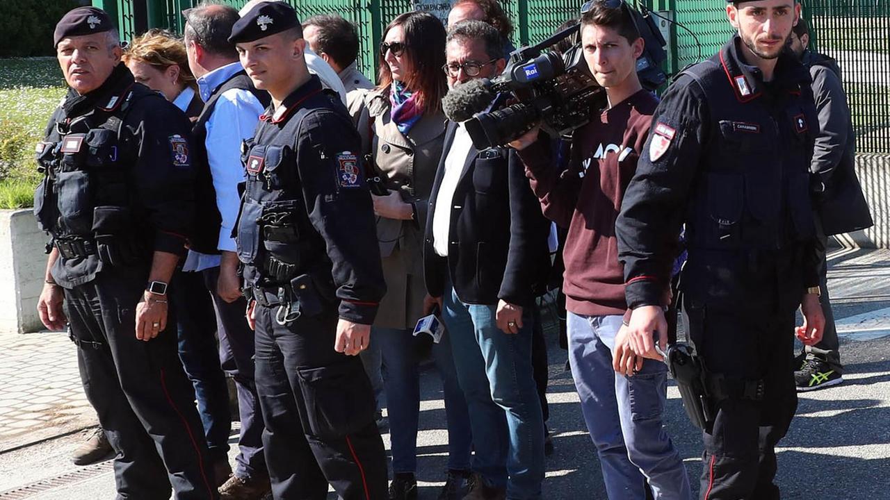 «Qui finché non lo prendiamo»