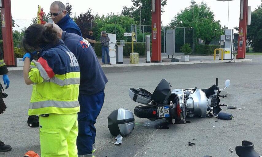 Scontro tra moto: finisce all'ospedale 