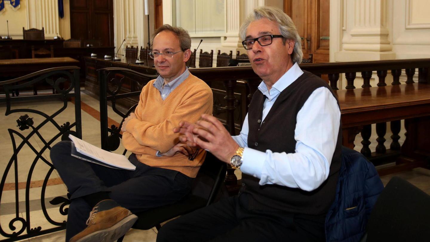 Il presidente Marco Innocenti con alla destra il suo legale Gianni Assirelli durante la conferenza stampa (Foto Nucci)