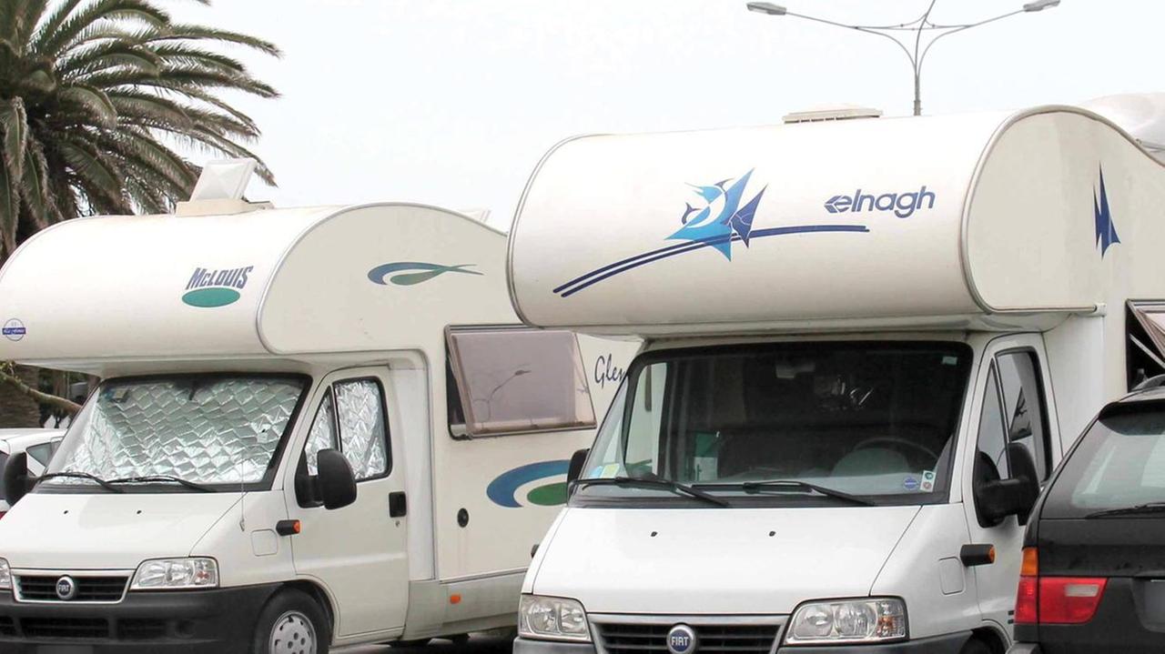 Multe per i camper in sosta a Motrone e a Tonfano
