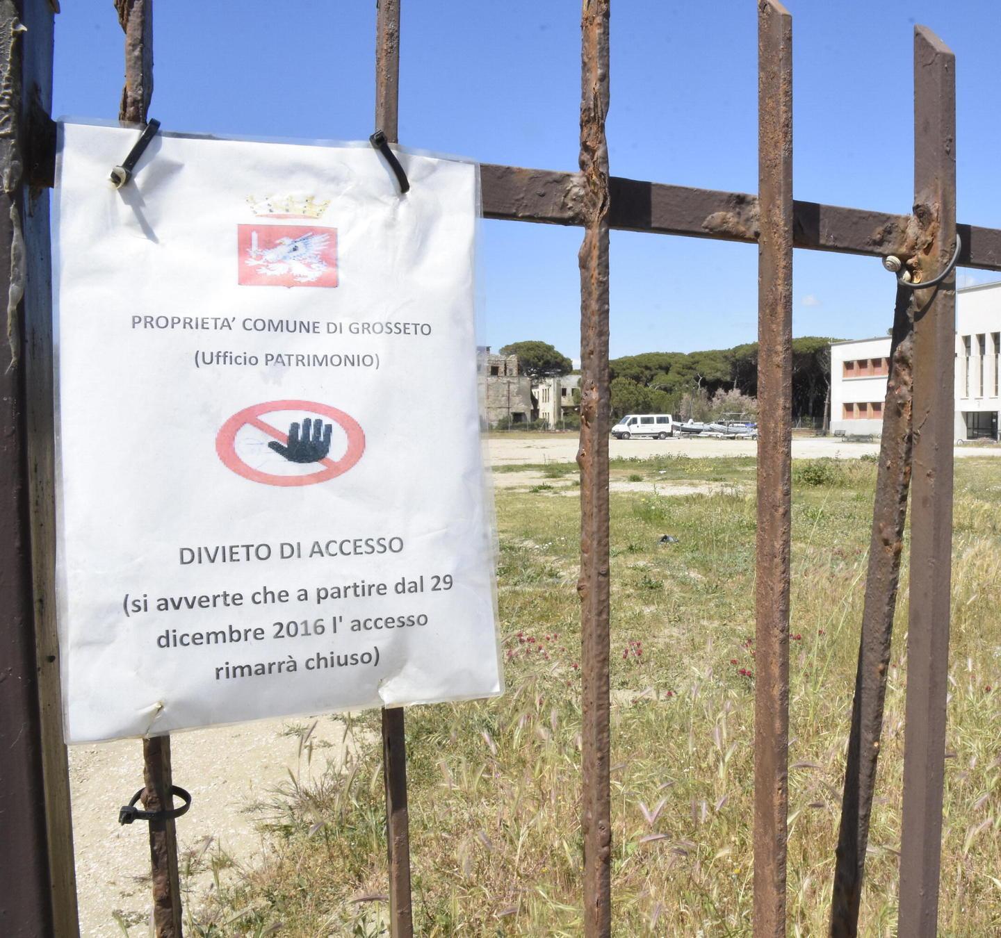 Luna park nel piazzale della scuola «Pessima idea e vi diciamo perché»