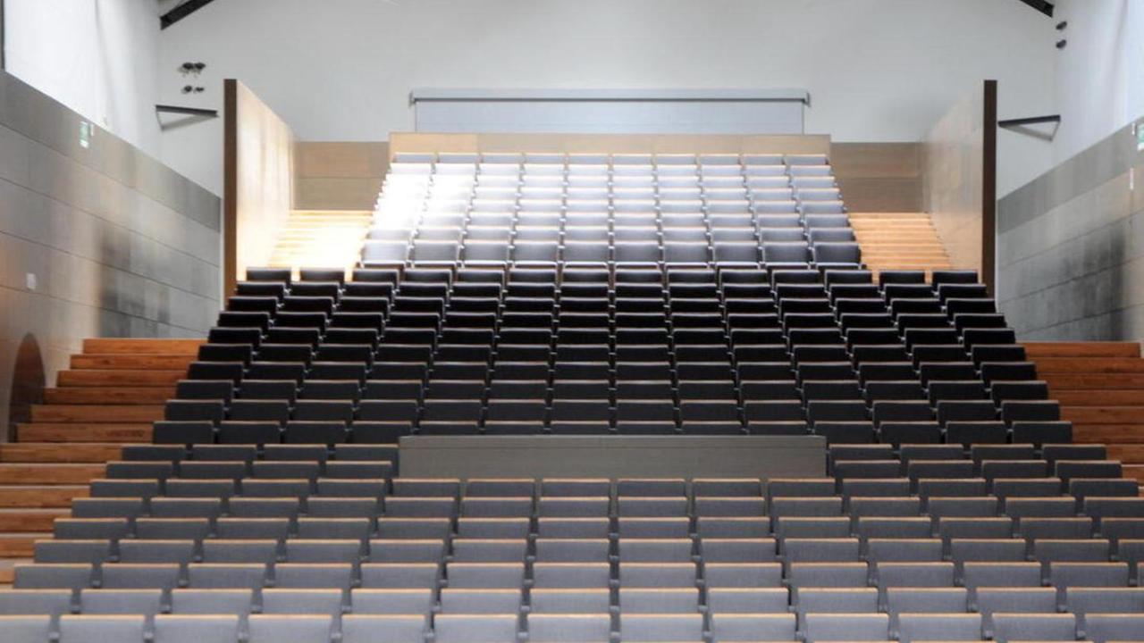 «Troppi abbonamenti, il teatro non è un club»