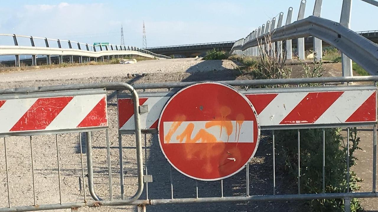 Alzi gli occhi e vedi crepe Allarme fai-da-te sui ponti