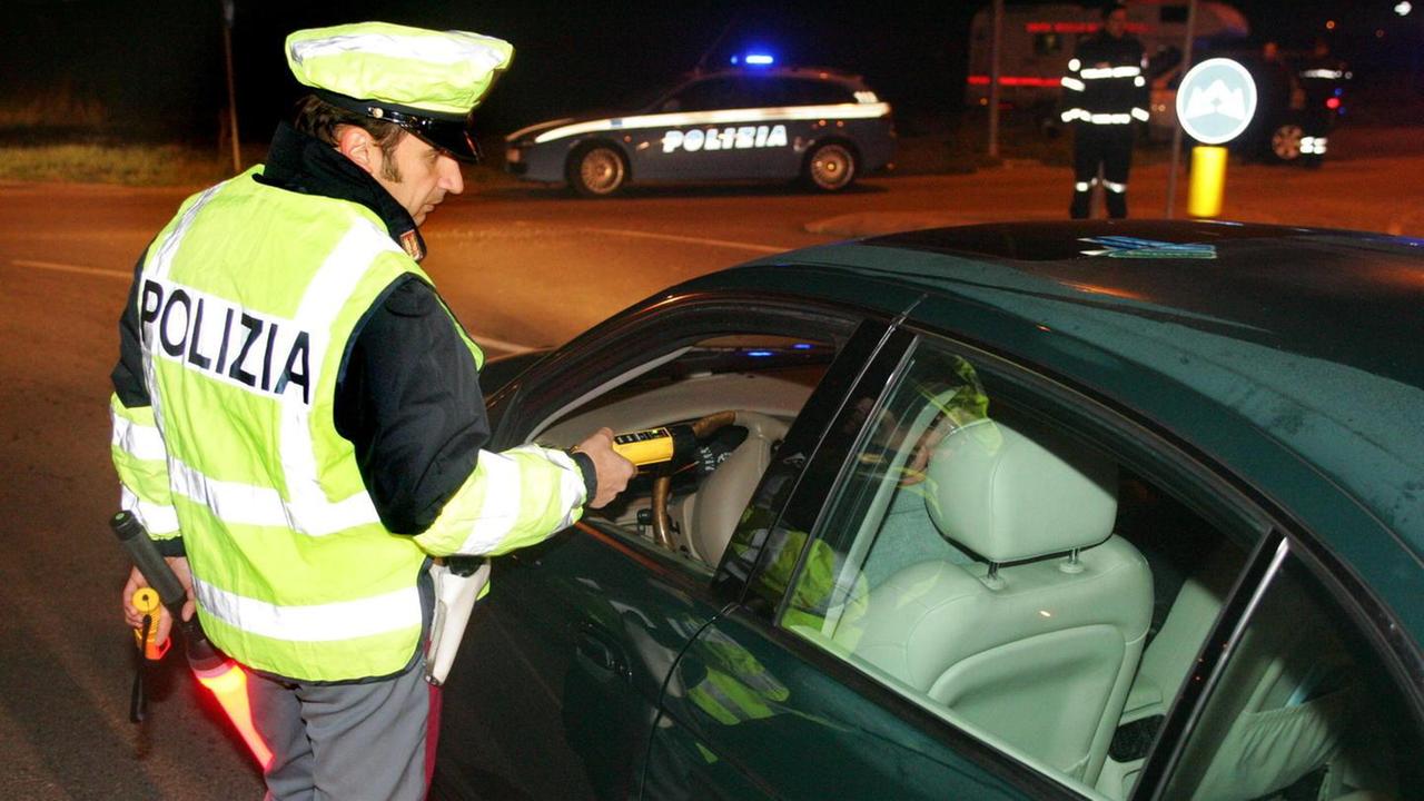 Guida ubriaco e provoca un incidente: patente ritirata