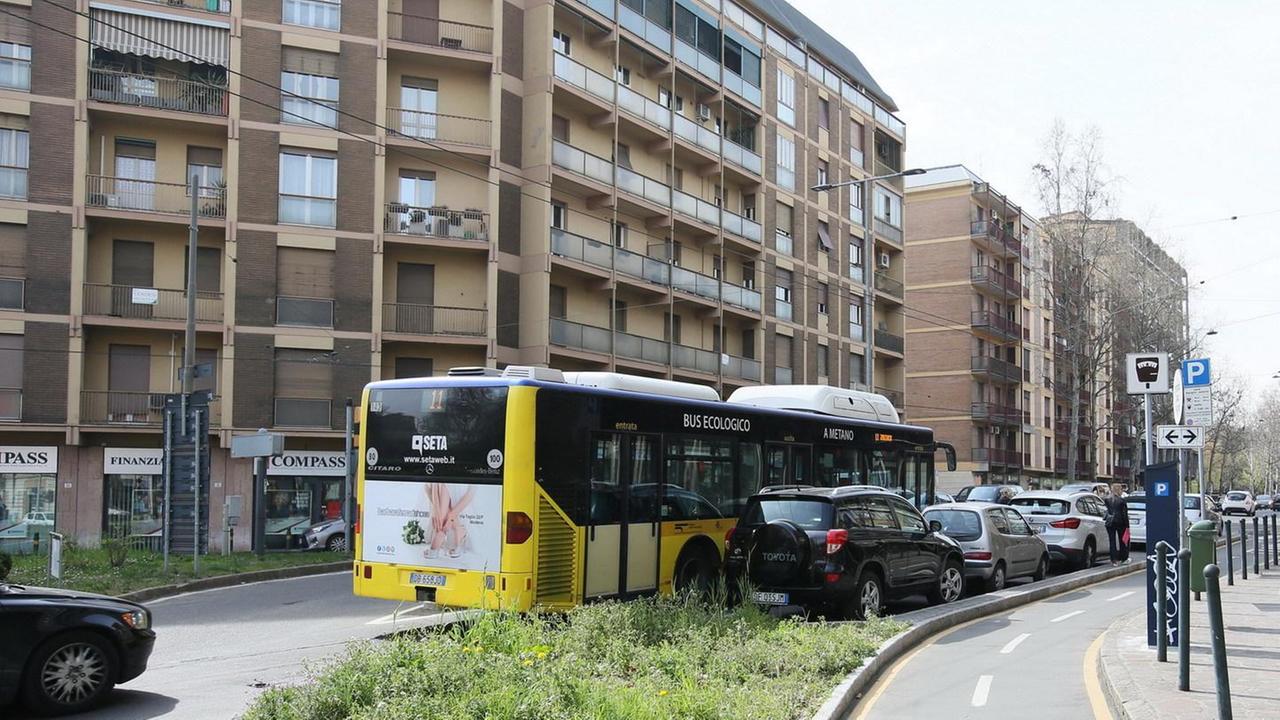 Via Giardini, bus in ritardo «Gli orari vanno allungati»