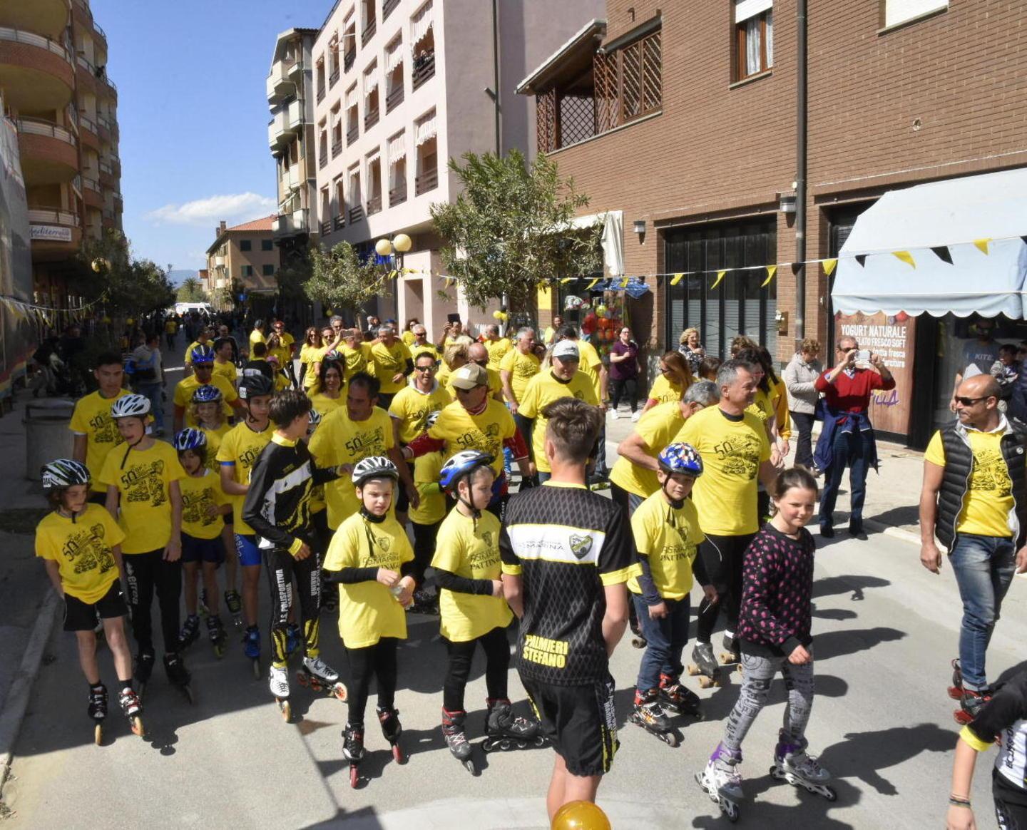 La sfilata in via XXIV Maggio (foto Agenzi Bf)