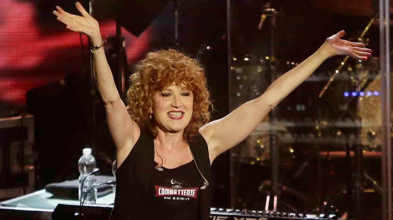 Rose sul palco del Valli per la Mannoia