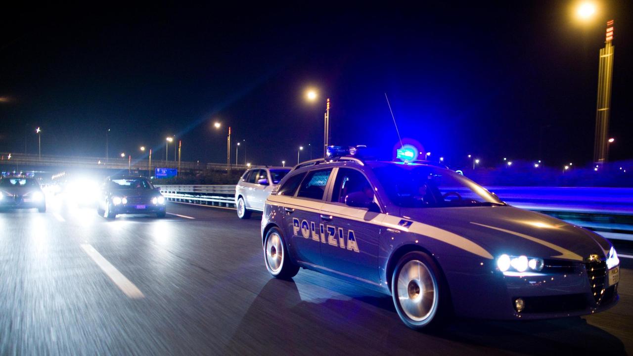 Una pattuglia della polizia stradale