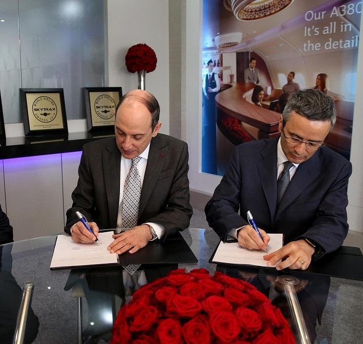 La firma dell'intesa, nel luglio 2016, tra Al Baker (Qatar Airways) e Marco Rigotti (Meridiana)