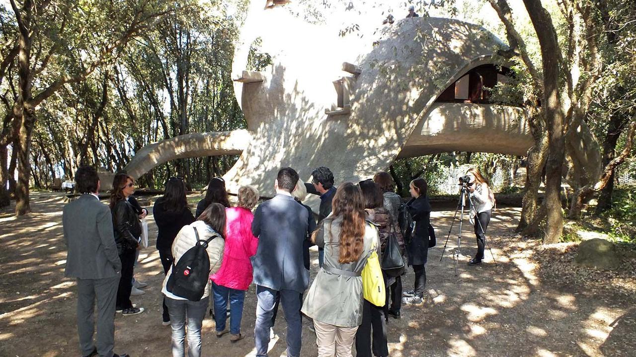 Visita di funzionari di Regione e Sovrintendenza alla Casa Balena dell'architetto Giorgini (foto Paolo Barlettani)
