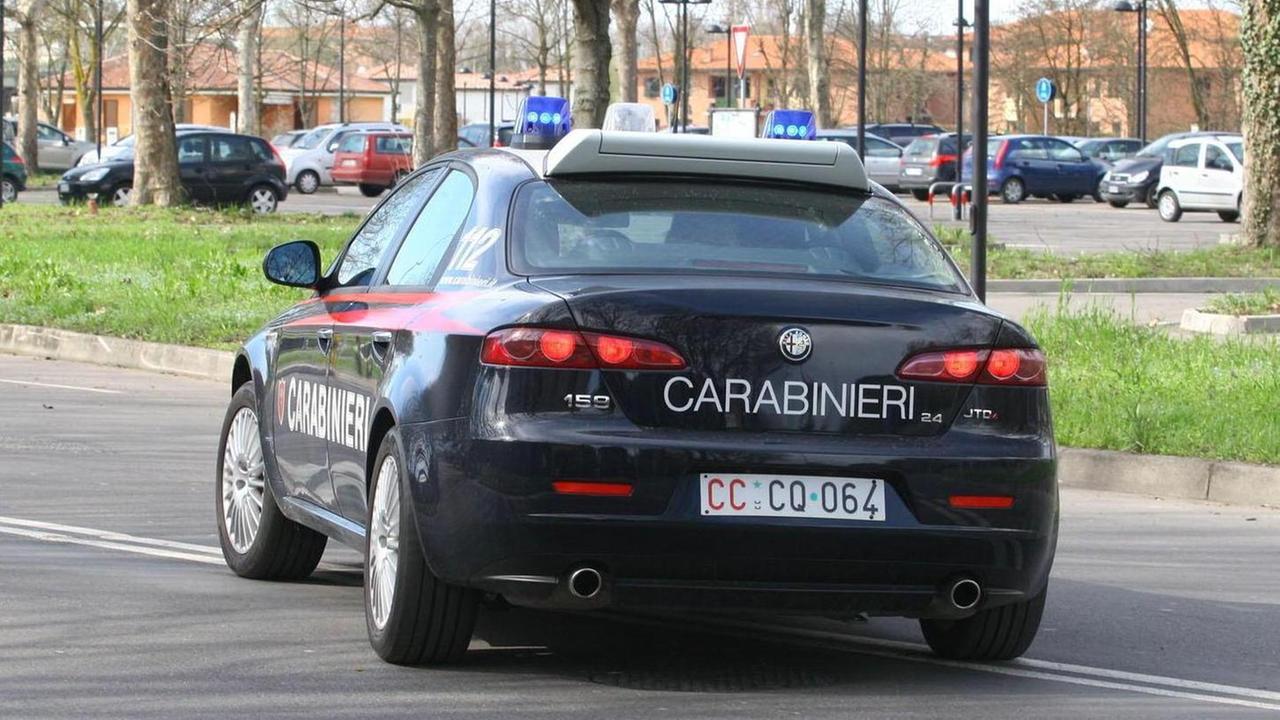 Gli svaligiano casa durante la messa: «I ladri hanno devastato tutto»